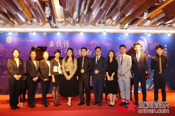 钢琴家田佳鑫举办高端音乐沙龙 完美演奏被赞人琴声三合一