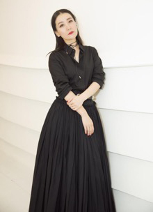 谭晶《歌手》舞台照曝光神秘优雅尽显完美身材