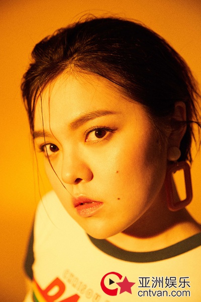 刘思涵全新单曲《保姆》首发 包揽词曲创作带来夏日态度