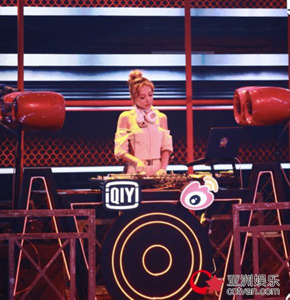 《中国新说唱》火热开播,世界女子百大DJ 李奕