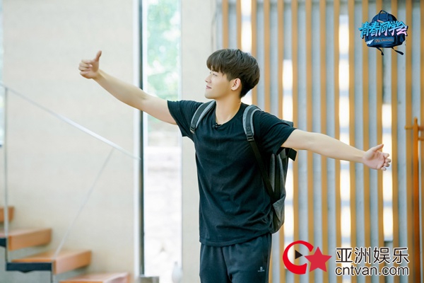 刘冬沁《青春同学会》展花式演技   一人分饰两角可帅酷可搞笑