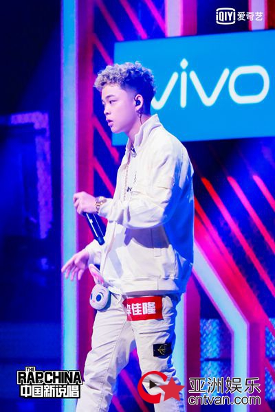 《中国新说唱》1V1对决战胜负难判 网友提议节目改名：中国好难选