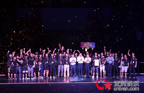 RoboMaster2018机甲大师赛落幕，荣耀手机AI加持助力华南理工大学战队夺冠