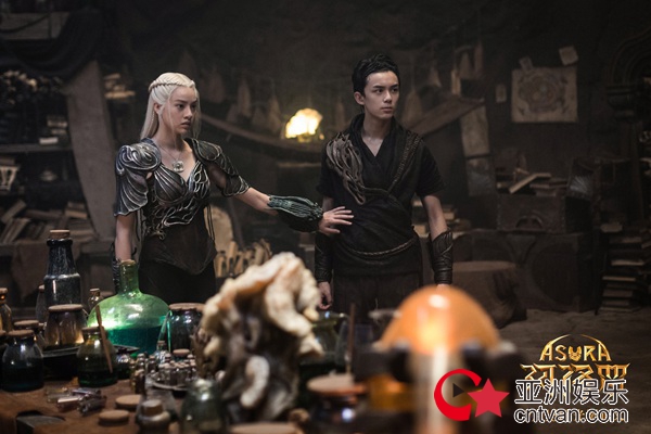 《阿修罗》发布闪光少年吴磊特辑 勤奋少年成为剧组“万人迷”