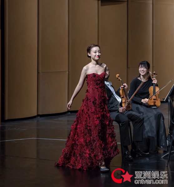 钢琴女神印芝回故乡常州庆生 音乐会巡演接近尾声