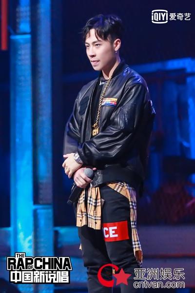 快get rapper们的穿搭术 让《中国新说唱》帮你提升潮值