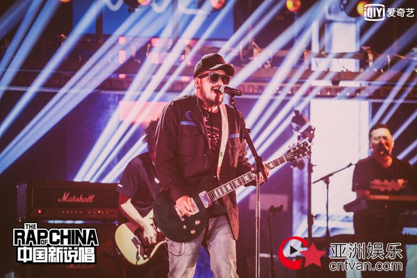 快get rapper们的穿搭术 让《中国新说唱》帮你提升潮值