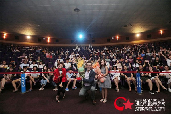 《巨齿鲨》票房超多部新片 赵文瑄蔡书雅与观众共庆票房破七亿