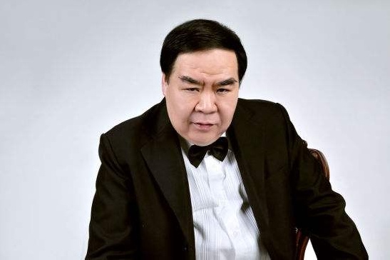 人生开挂：他不英俊不潇洒，却胜在有特色，刚入行两年演男主