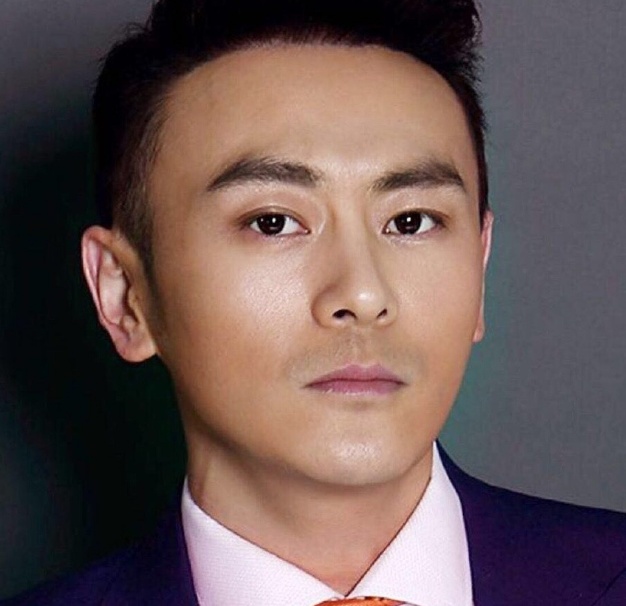 论爱范冰冰无人与他相比 定情手镯佩戴至今 守护她十几年仍单身