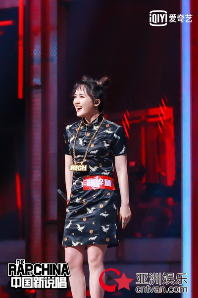 快get rapper们的穿搭术 让《中国新说唱》帮你提升潮值