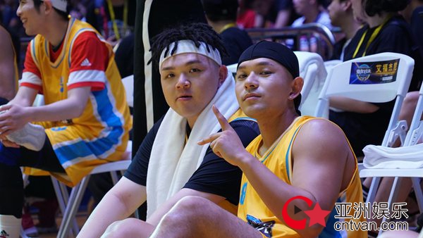 黄旭生日新歌首发  以爱之名助力慈善公益