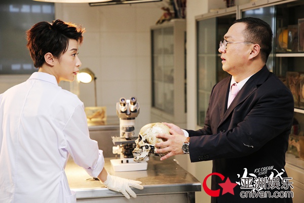 《冷恋时代》主题海报暗喻新世代女性命运 迷途难返“冷恋”成热潮