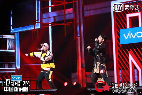 快get rapper们的穿搭术 让《中国新说唱》帮你提升潮值