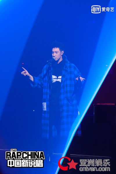 快get rapper们的穿搭术 让《中国新说唱》帮你提升潮值