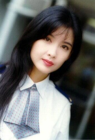 昔日“玉女掌门人”年过半百似少女 网友：21岁的我输了