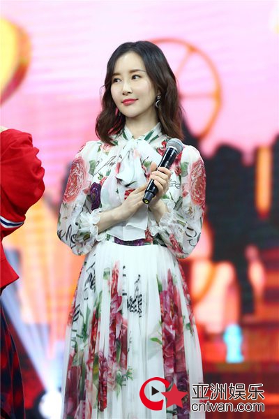 凌潇肃可爱献舞《嗨！蓝朋友》　蓝盈莹和大宁哥合拍最萌身高差