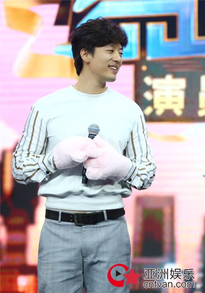 凌潇肃可爱献舞《嗨！蓝朋友》　蓝盈莹和大宁哥合拍最萌身高差