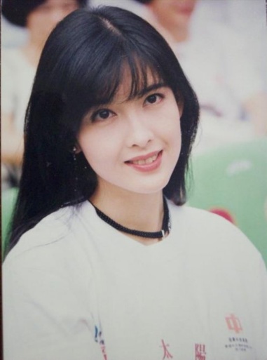 昔日“玉女掌门人”年过半百似少女 网友：21岁的我输了