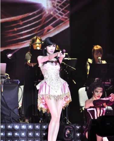 昔日“玉女掌门人”年过半百似少女 网友：21岁的我输了