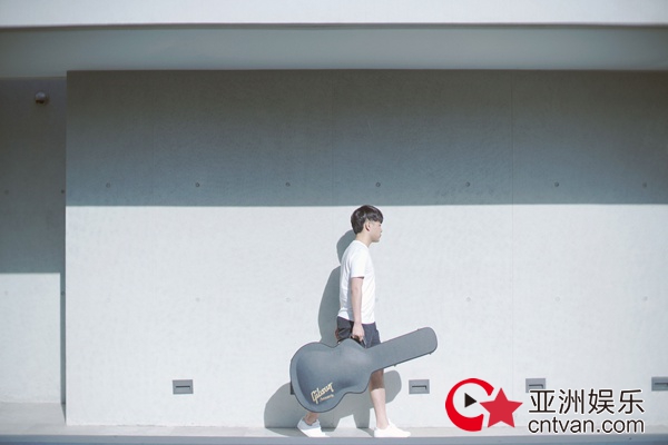 苟瀚中《可能我还爱你》留言虐心版视频上线 愿为黑暗中的你照亮一丝微光