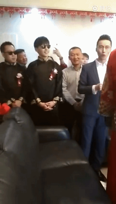 邓伦伴郎为好兄弟穿裙子吃辣条，粉丝表白当我郎君可好！