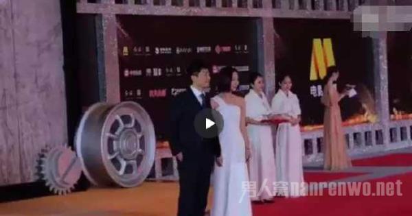 王珞丹长春电影节红毯被求婚 恋爱生活空白!