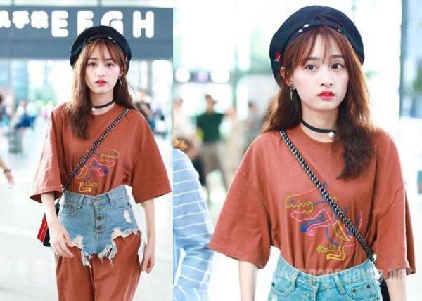 时尚教主黄婷婷机场亮相 牛仔裙当腰封绝了