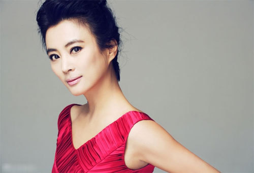 最美“玉兔精”李玲玉55岁全家近照 二婚嫁犹太人 1.92米混血儿子帅呆了