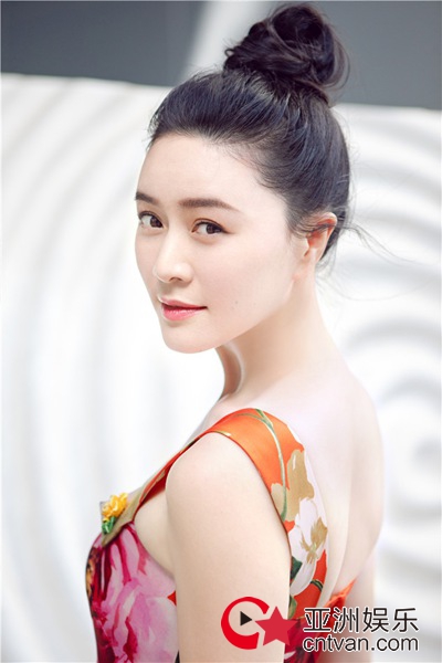 花样戏骨田海蓉现身秋季推介会 新作《正阳门下小女人》开播在即
