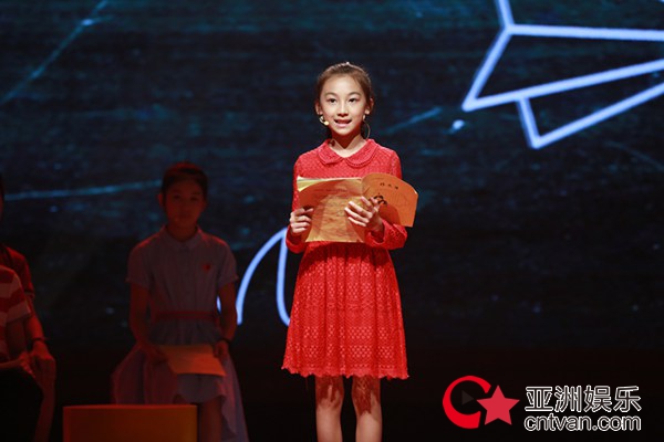 你读过小学生的“逆天情书”吗？ 教作文的“网红班主任”被《阅读·阅美》请到了现场……
