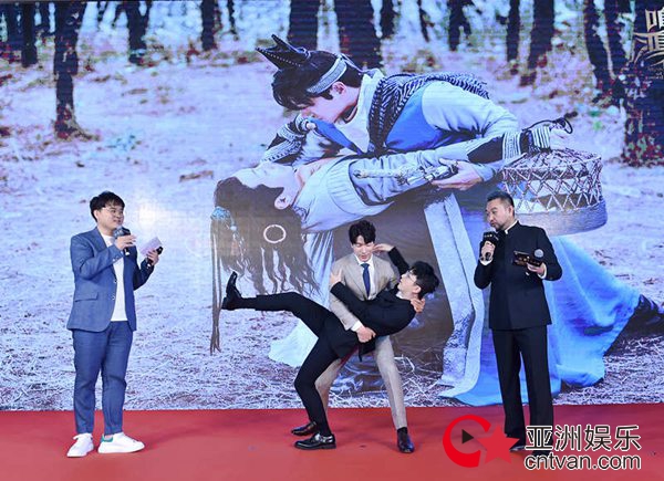 《鸣鸿传》9月20日开播 刘向京逗乐主持发布会