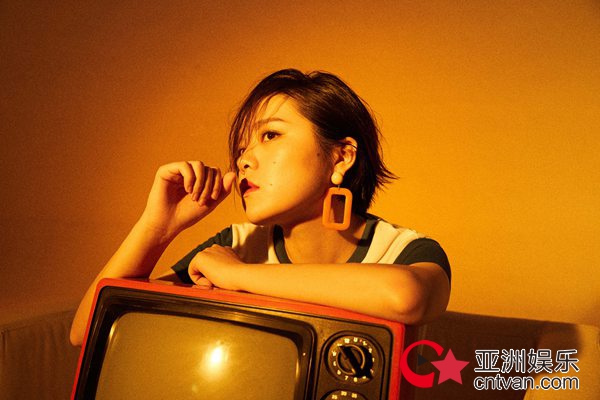 天使之音刘思涵变“傻瓜” 改唱经典《傻瓜》大玩默片