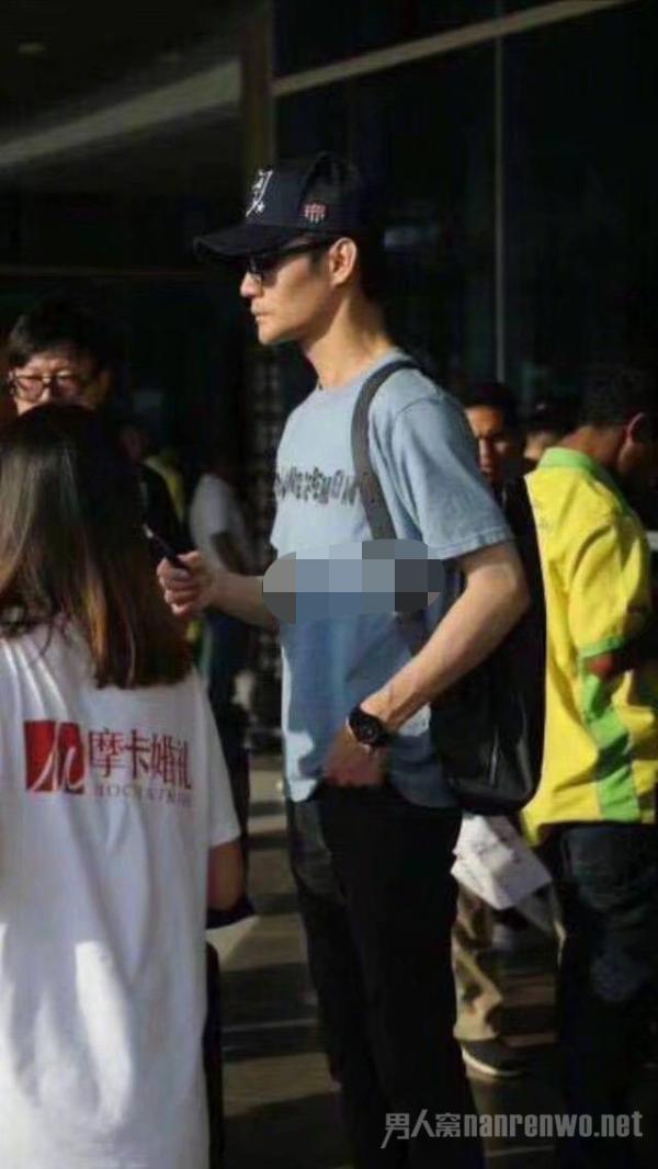 杨烁婚礼 都有两个孩子了才办婚礼 妻子竟然是她