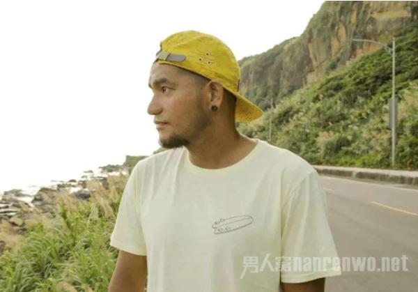 张震岳发文做爸爸 张震岳的前女友是为何自杀?