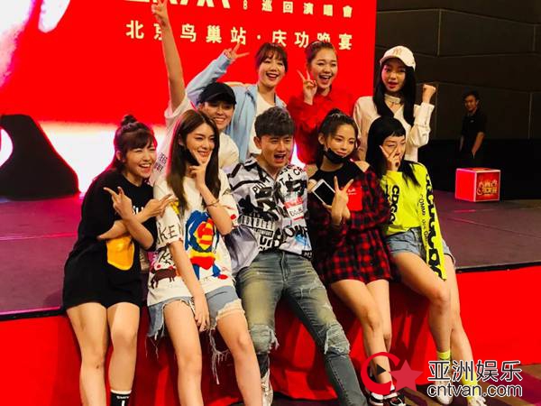 师徒再聚！张杰成都演唱会将与火箭少女首次同台献唱