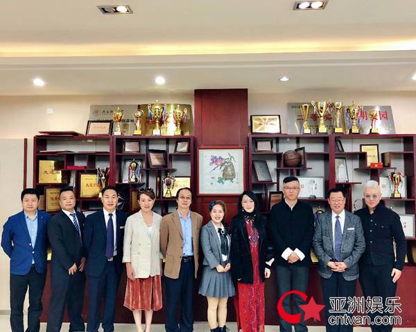 萨顶顶音乐大师课公益活动进校园 与莘莘学子分享艺术感悟