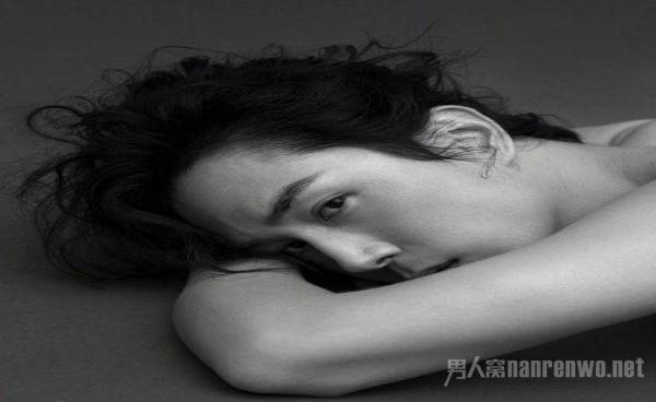 戚薇与丈夫李承铉全裸出镜 呼唤大家关爱乳腺健康
