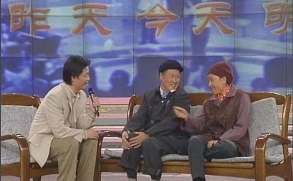 央视主持人都变样了：李咏去世 朱军老了 崔永元也不再是那个小崔了……
