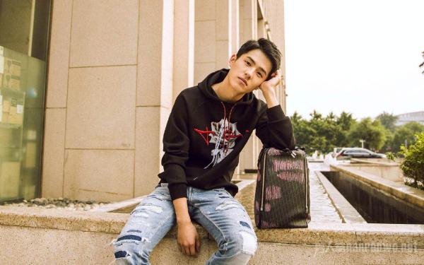 【盘点吧】刘昊然军训后遗症 当红男星军装照大盘点