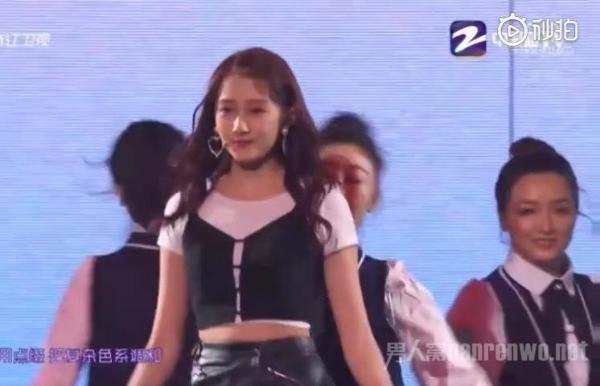 关晓彤口型对不上什么情况？国民闺女竟公然假唱？