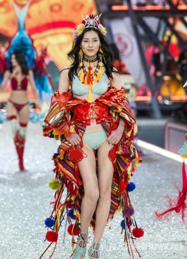 维密将开秀 那些年刘雯走过的维密经典造型你爱哪个？