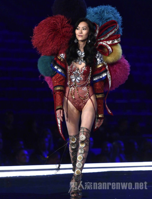 维密将开秀 那些年刘雯走过的维密经典造型你爱哪个？