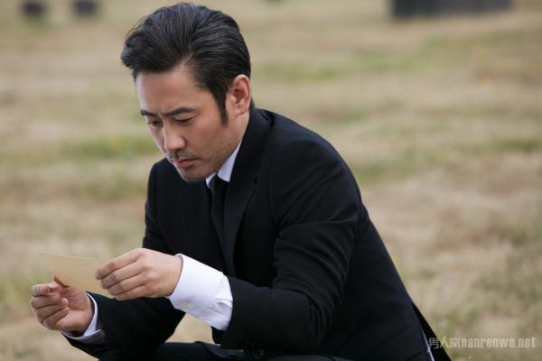 吴秀波单膝跪地致歉为什么？原来是因为她吗？