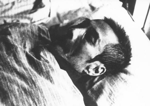 鲁迅的名人名言 不在沉默中爆发就在沉默中灭亡