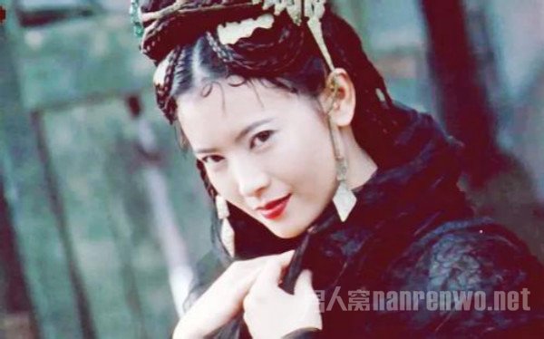 再到孤单的一个人在公寓内死亡,蓝洁瑛怎么疯的,对此答案很多