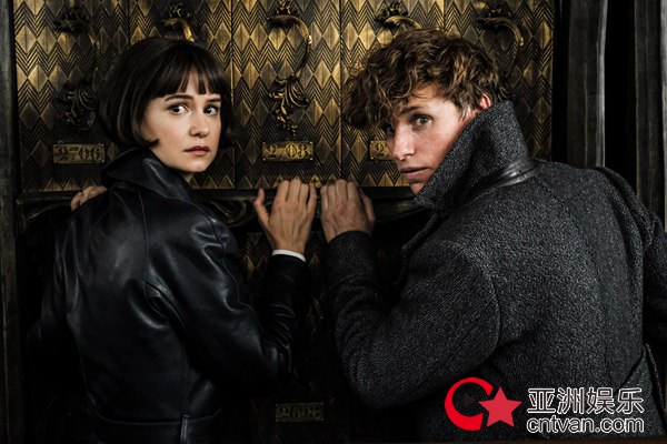 《神奇动物：格林德沃之罪》曝最新特辑 德普首现身解读格林德沃暗黑计划