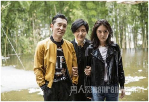 李咏女儿出版小说《刘小姐》 曾两次遭受网络暴力