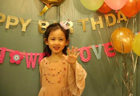 黄磊晒多妹五岁生日照温情表白：爸爸永远爱你