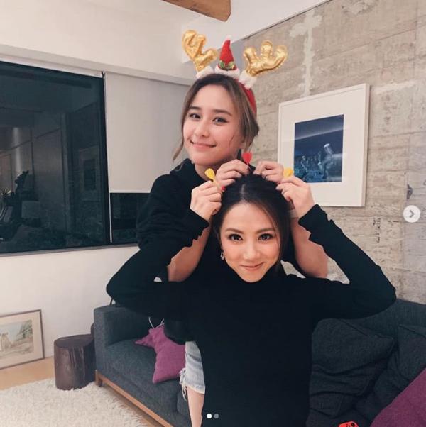 赌王千金何超莲家中开派对 与邓紫棋合照氛围欢乐